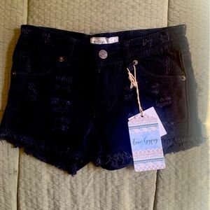 Black butty shorts 🤠